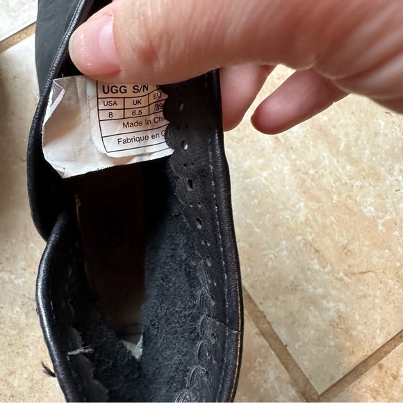 Ugg darling black booties sz 8 low heel casual boot cozy comfortable date ankle - Picture 4 of 8